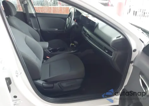 2025 Kia K4 Lxs z USA, uszkodzony, nr VIN 3KPFT4DE1SE067988